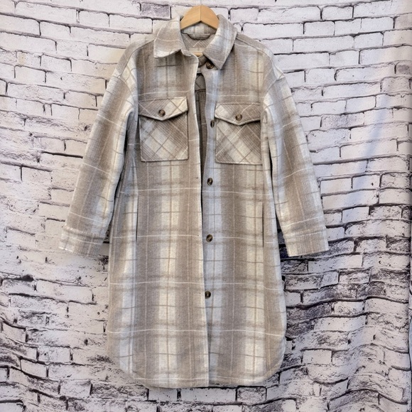 American Eagle Elongated Plaid Shacket Size Medium - Picture 2 of 7